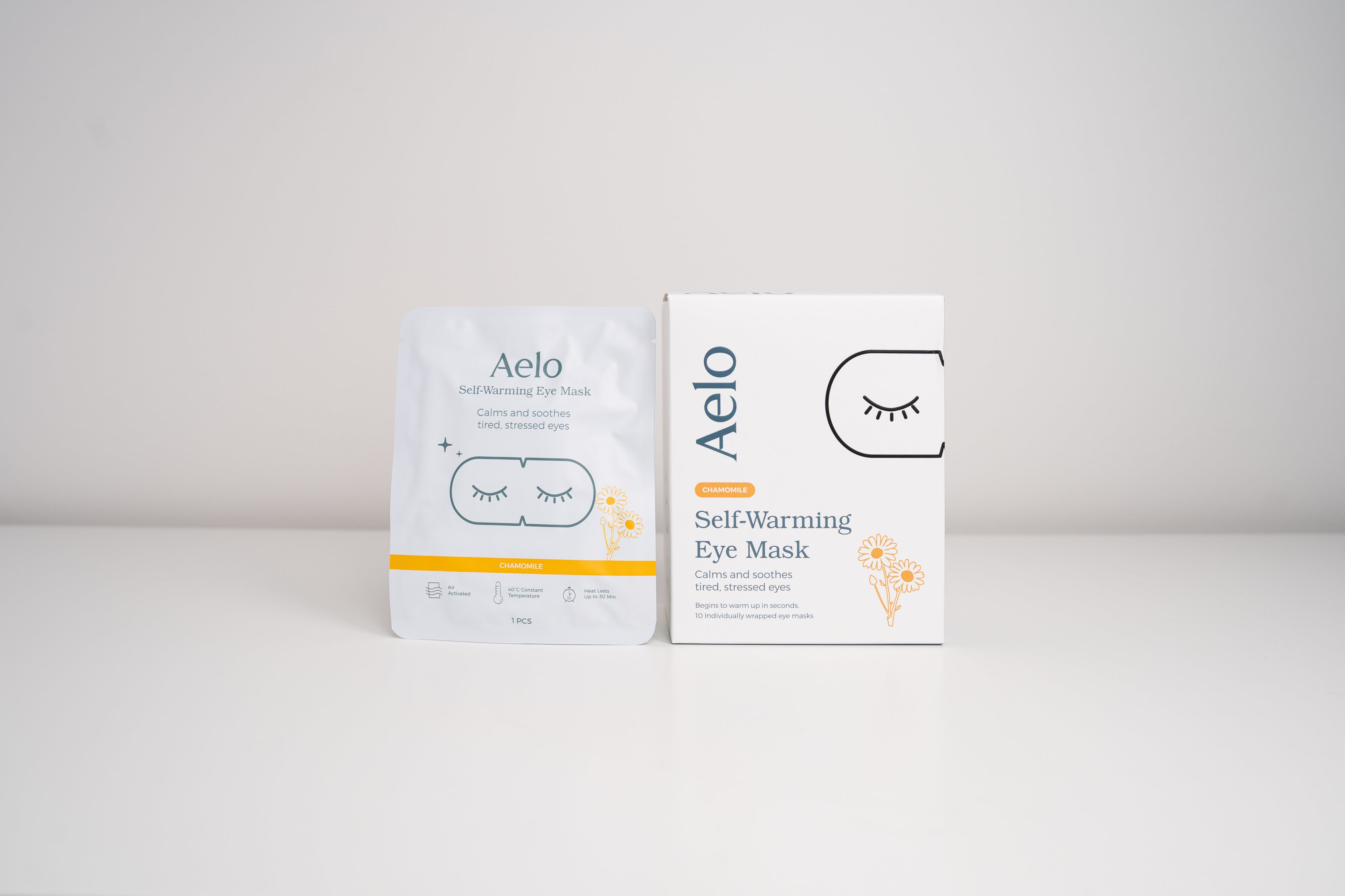 A box of Aélo self-warming eye masks with Chamomile on a white background